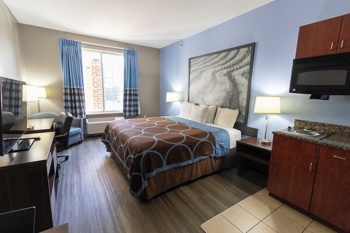 Super 8 by Wyndham Smithfield / Selma