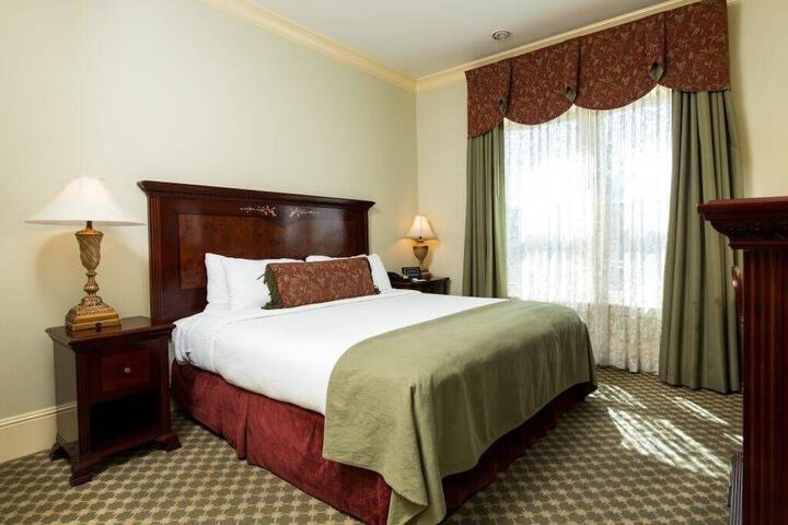 Room 11 of 28