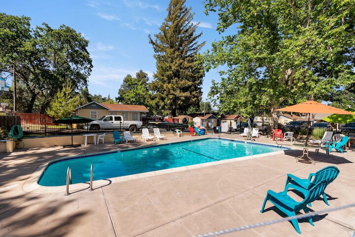 Pool 14 of 75