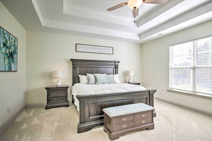 North Augusta Getaway w / Large Deck & Yard