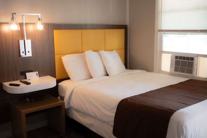 Room 46 of 83