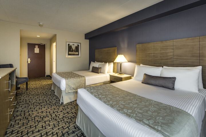 Monte Carlo Inn Oakville Suites