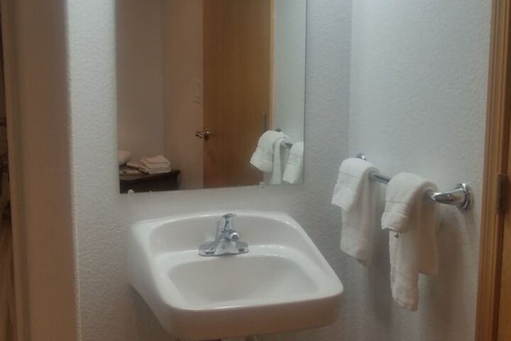 Room 9 of 18