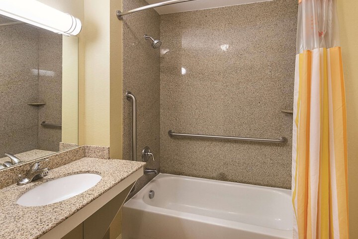 La Quinta Inn & Suites by Wyndham Waxahachie
