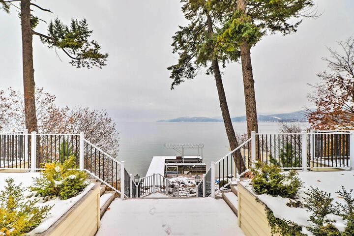 Peaceful Lakeside Retreat w / Deck & Amazing Views!