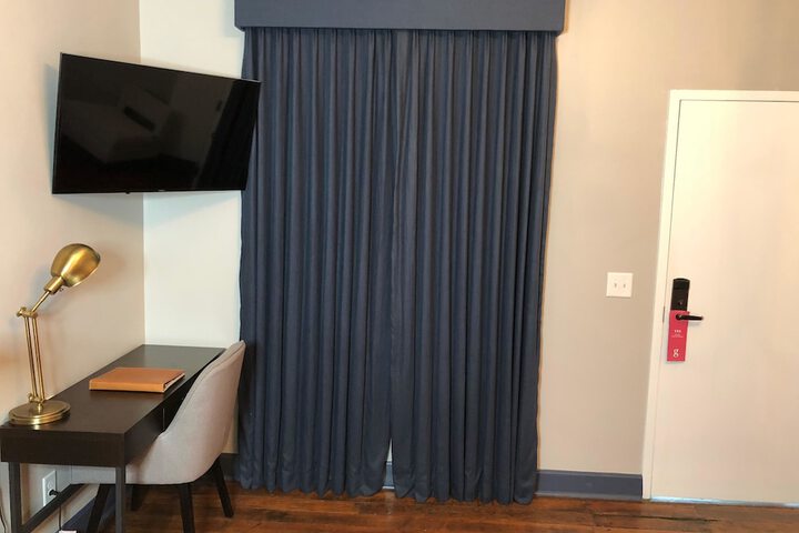 Room 73 of 166