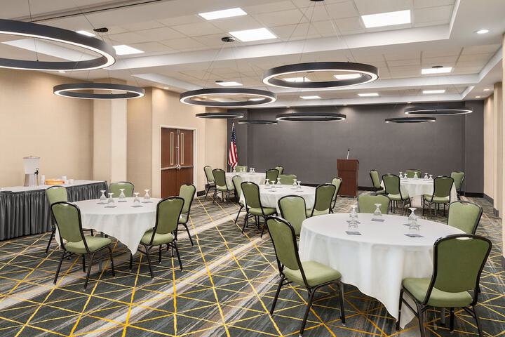 Ballroom/Hall 35 of 36