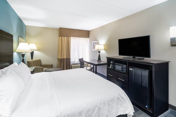 Holiday Inn Express Forsyth by IHG