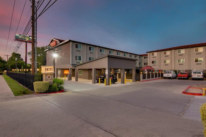 Hotel 5 of 65