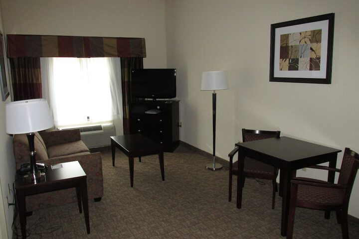 Holiday Inn Express & Suites Wheeling by IHG