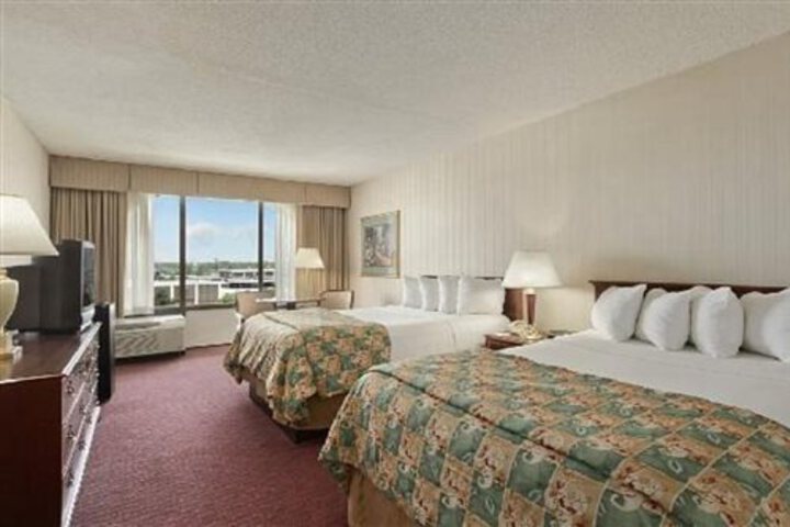 DAYS INN AND SUITES ELYRIA