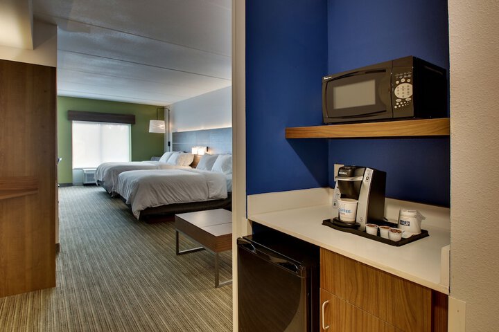 Room 27 of 61