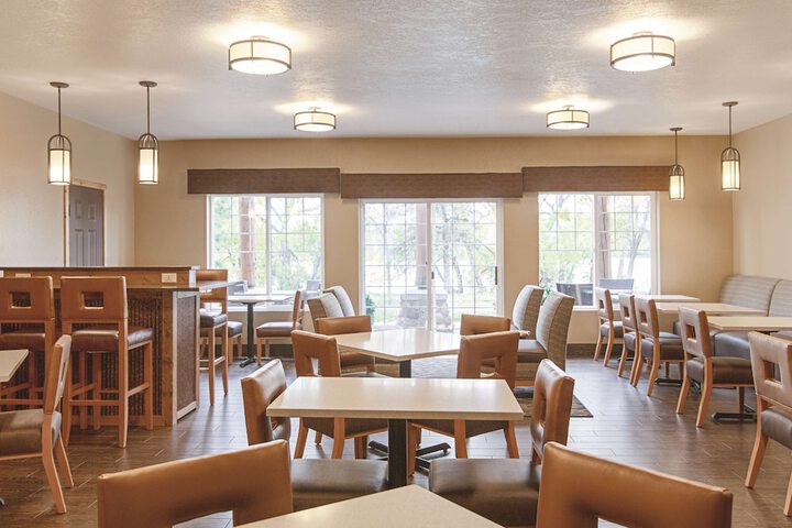 Best Western Plus Riverfront Hotel & Suites