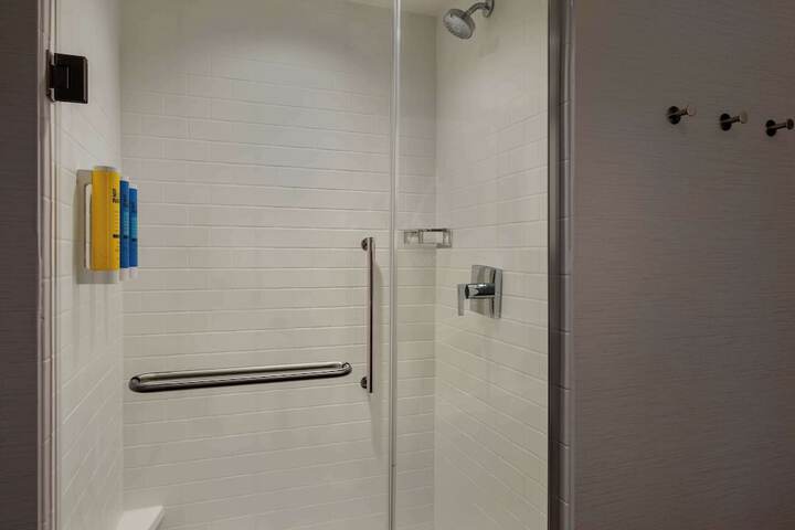 Room 18 of 22