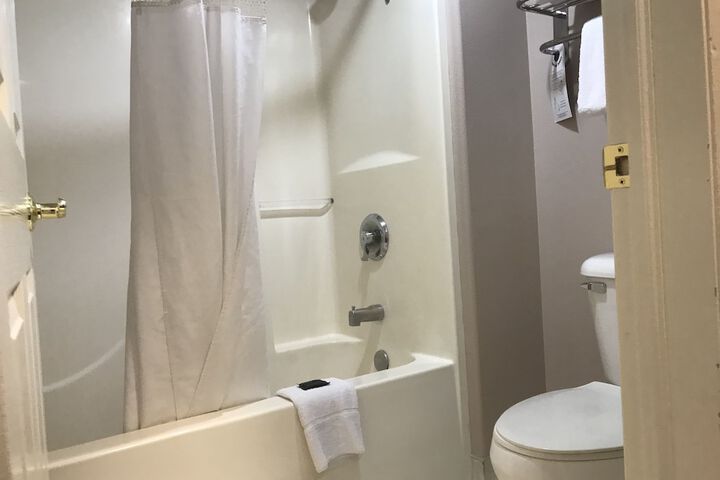 Room 27 of 46