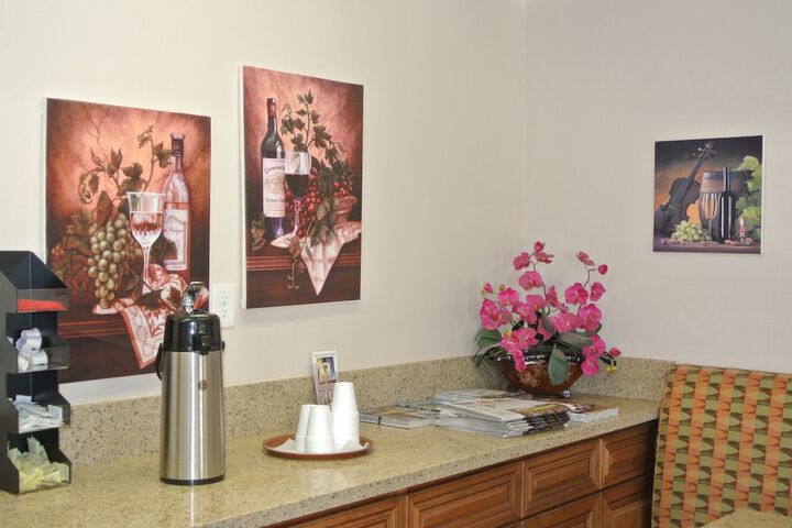 Vino Inn & Suites