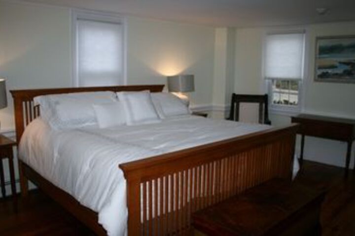 Sheas Riverside Inn & Motel