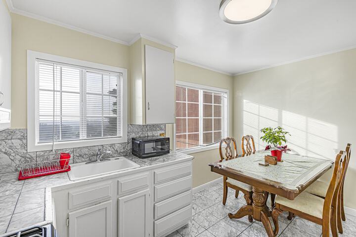 3 BD 2 Bath House Walkable To Bart, Free Parking, Views