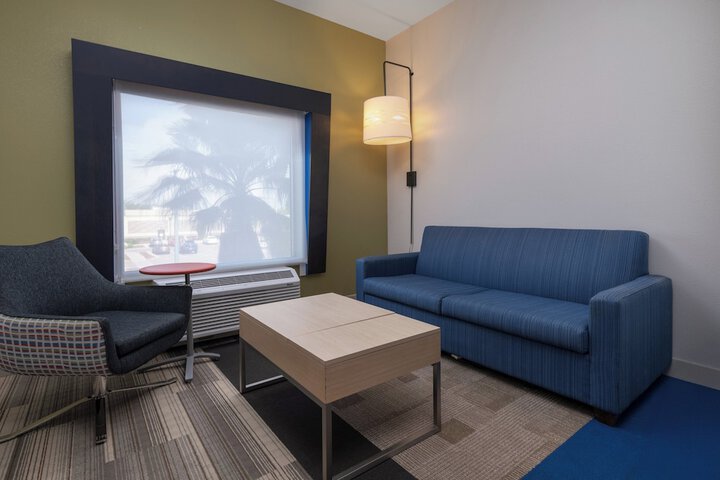 Holiday Inn Express & Suites Lakeland South by IHG