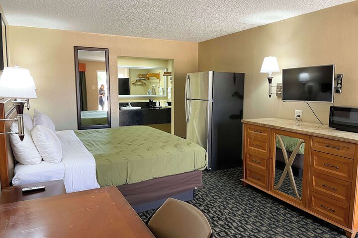 Room 34 of 40