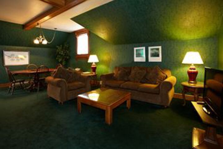 Jane Fargo Hotel