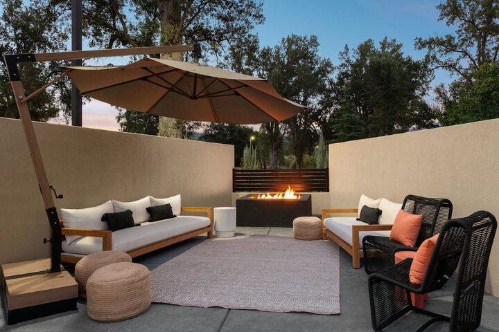 The Inelle Oakhurst Yosemite, a Tribute Portfolio Hotel