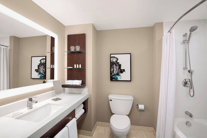 Delta Hotels by Marriott Thunder Bay