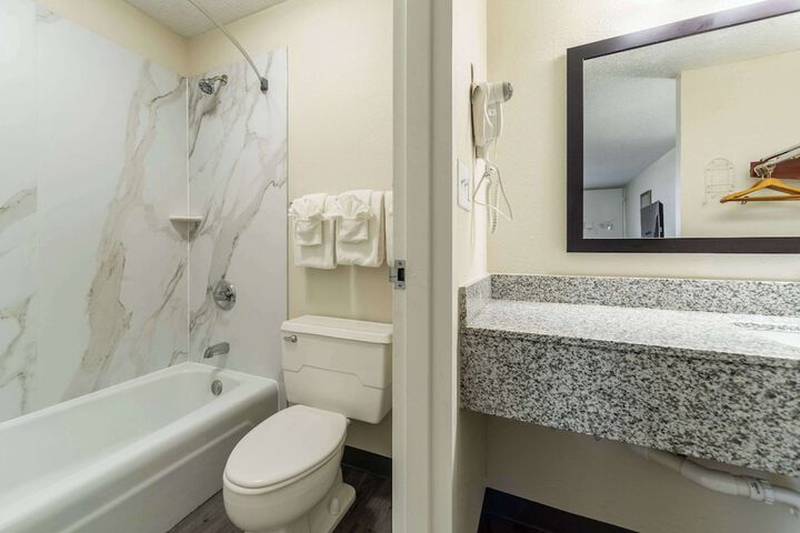 Quality Inn & Suites Vandalia near I-70 and Hwy 51