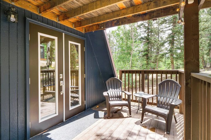 Sunny Muddy Moose Cabin w / Fire Pit & Mtn Views!