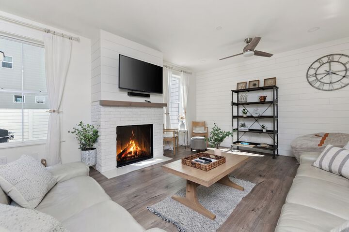Serene 5BR Farmhouse Retreat Shoreline