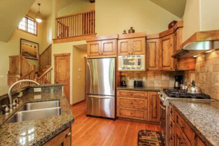 Discovery Chalet 374 - Three Bedroom Cabin