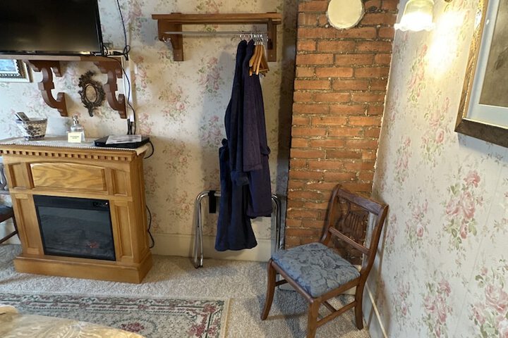 Room 27 of 74