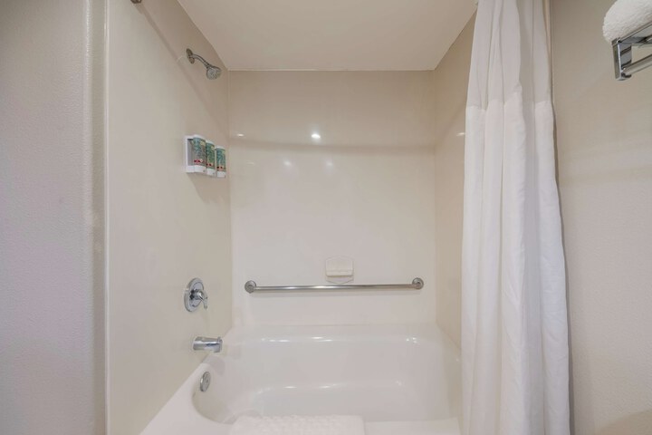 Room 15 of 38