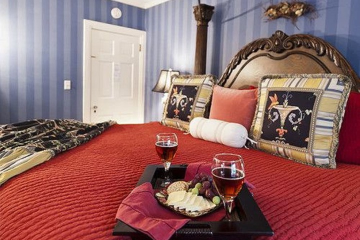 10 Fitch Luxurious Romantic Inn