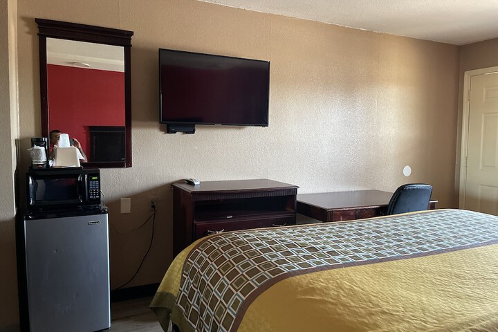 Room 12 of 32