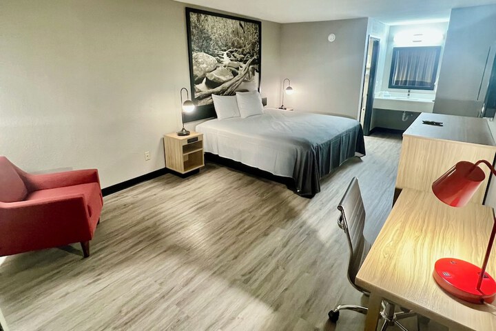 Super 8 by Wyndham Manchester TN