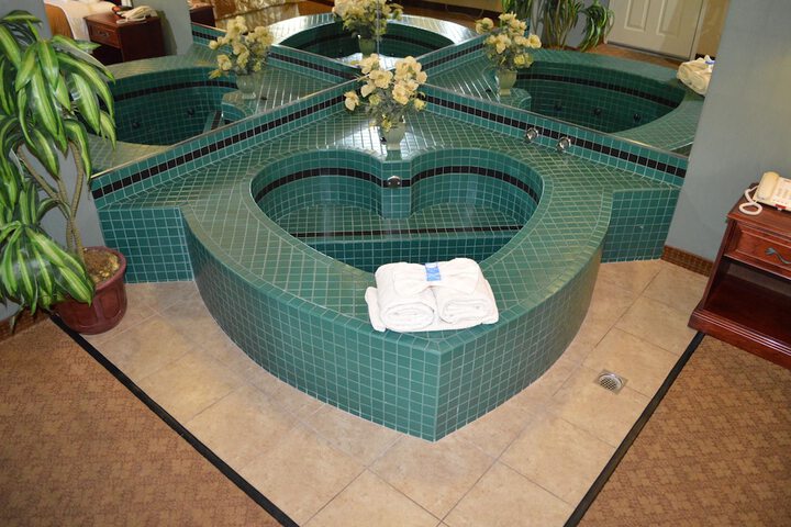 Hot Tub 33 of 37