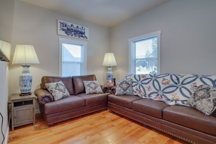 Lafayette Townhome: Cozy Retreat w / Private Patio