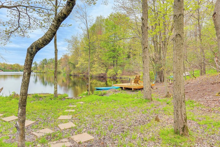 Lakefront Long Pond Home w / Wraparound Deck!