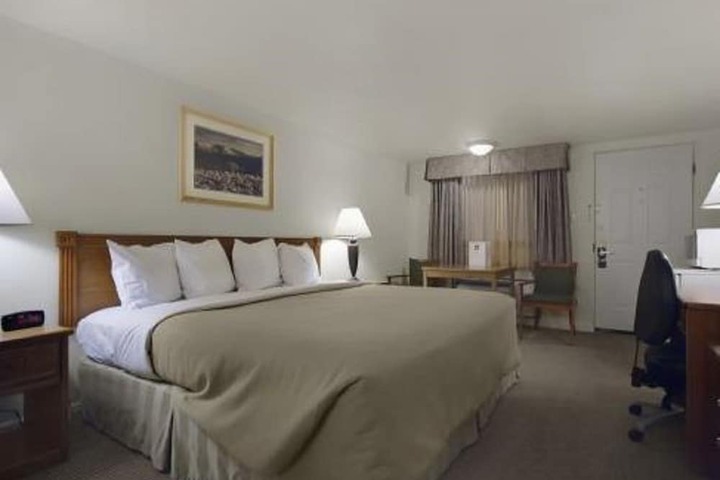 Room 9 of 24