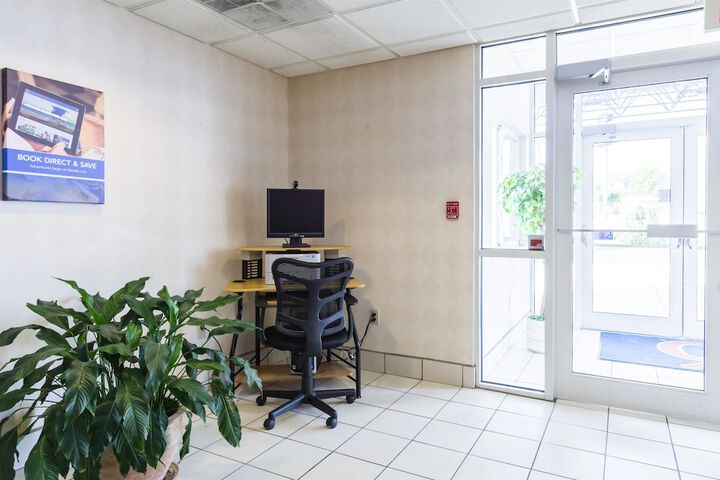 Business Center 37 of 37