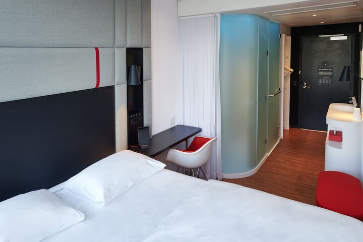 Room 20 of 33