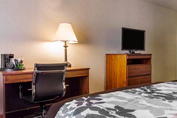 Room 16 of 34