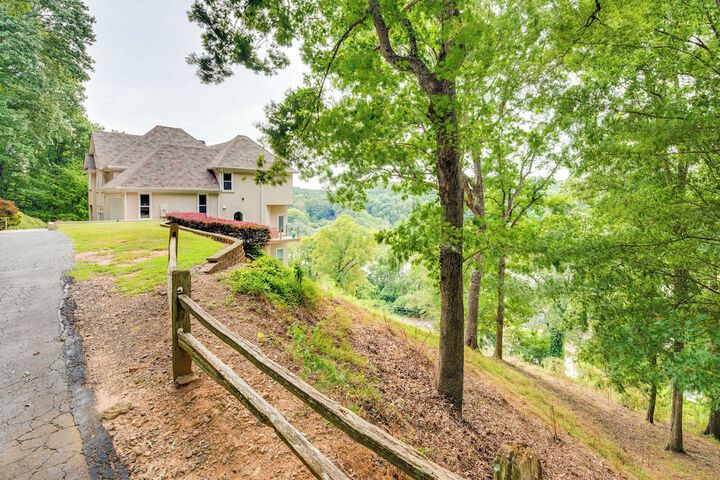 Modern Retreat w / River View in Roswell!