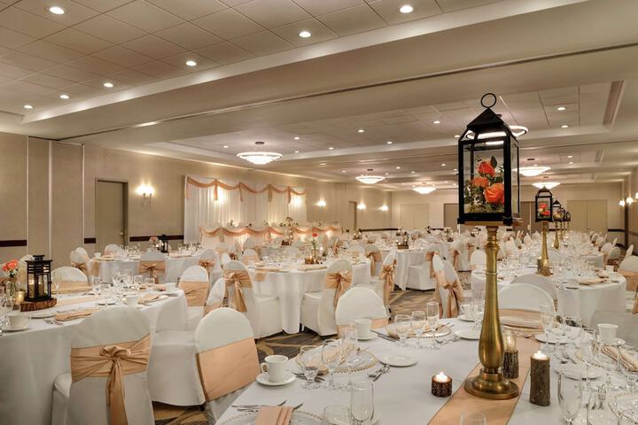 Embassy Suites by Hilton Milwaukee Brookfield