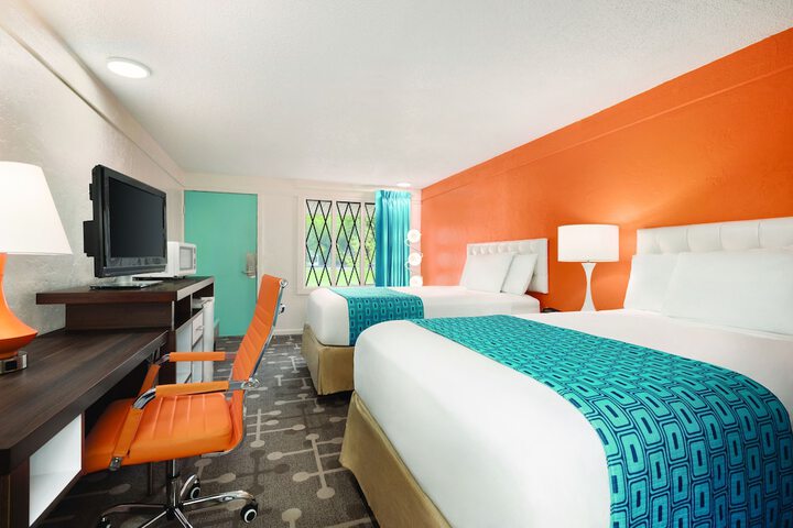 Room 4 of 18
