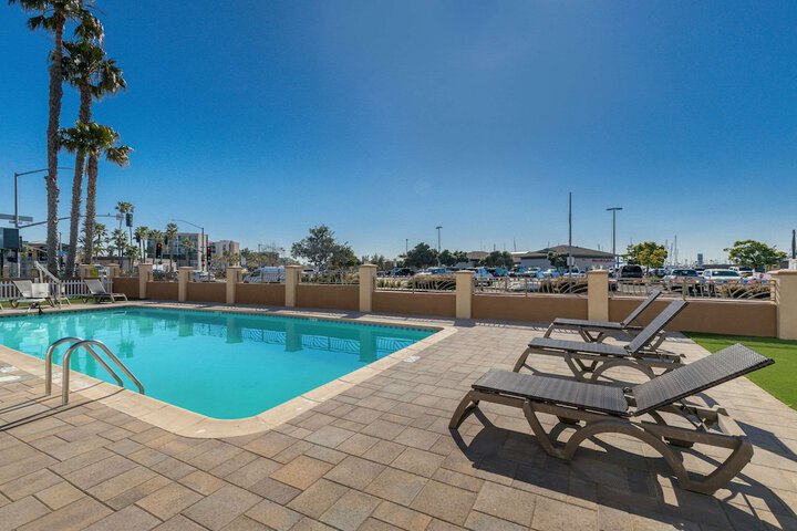 Pool 10 of 30