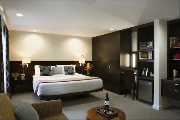 Room 25 of 46