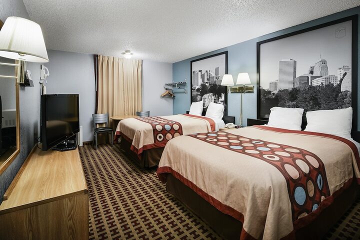 Room 11 of 18