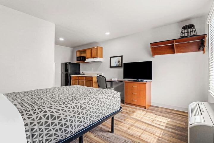 Room 13 of 30